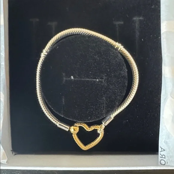 Pandora Moments Heart Closure Snake Chain Bracelet - Picture 3 of 5